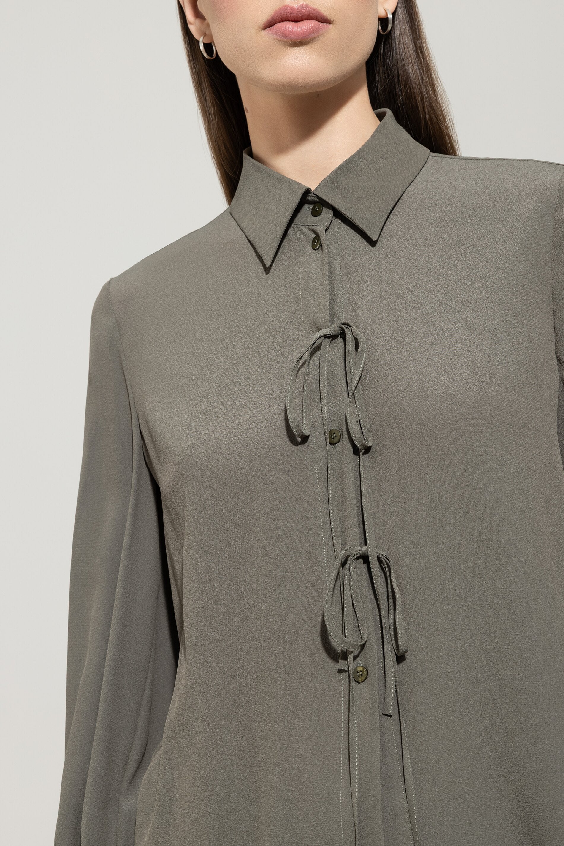 Bluse aus Seiden-Mix - cool khaki - Standard - Image 4