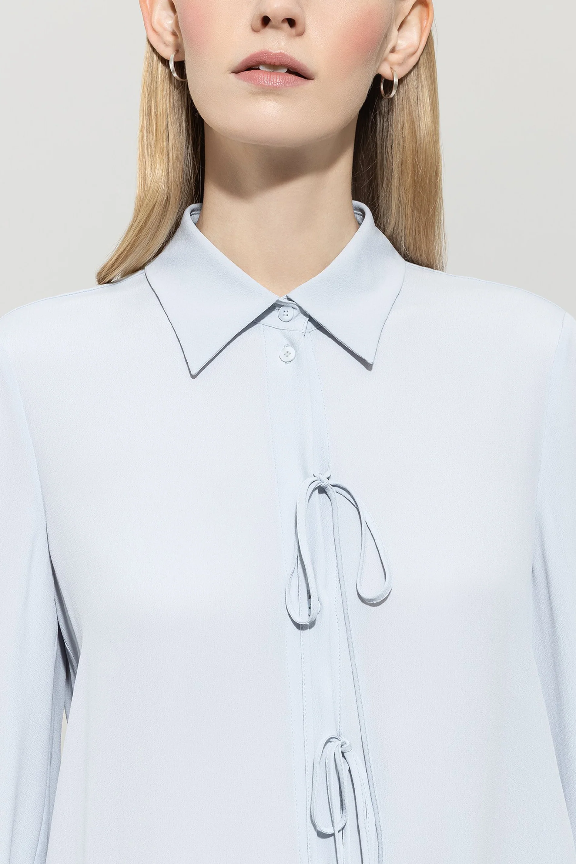 Bluse aus Seiden-Mix - light blue - Standard - Image 4