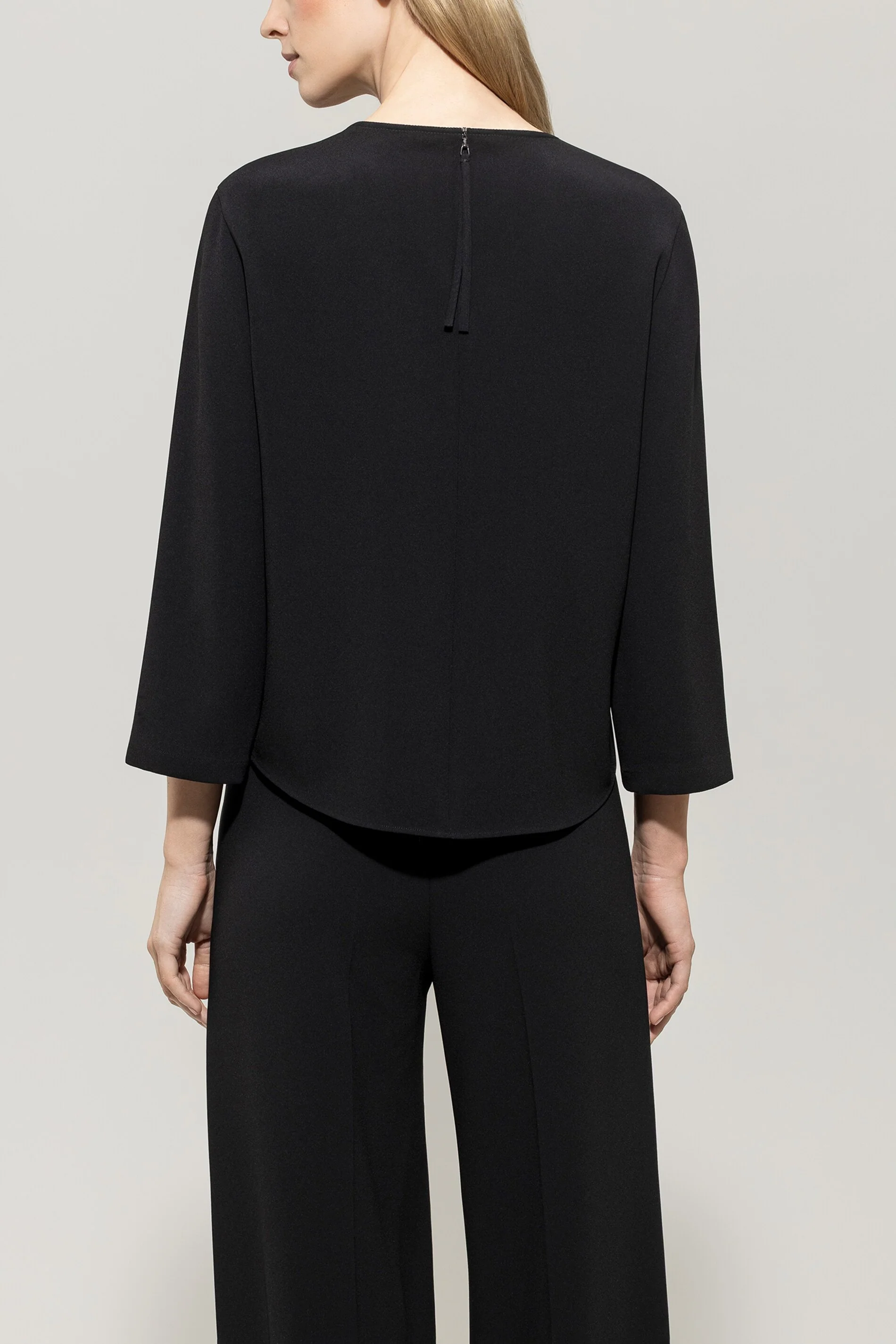 Bluse aus Techno-Sablé - deep black - Standard - Image 3