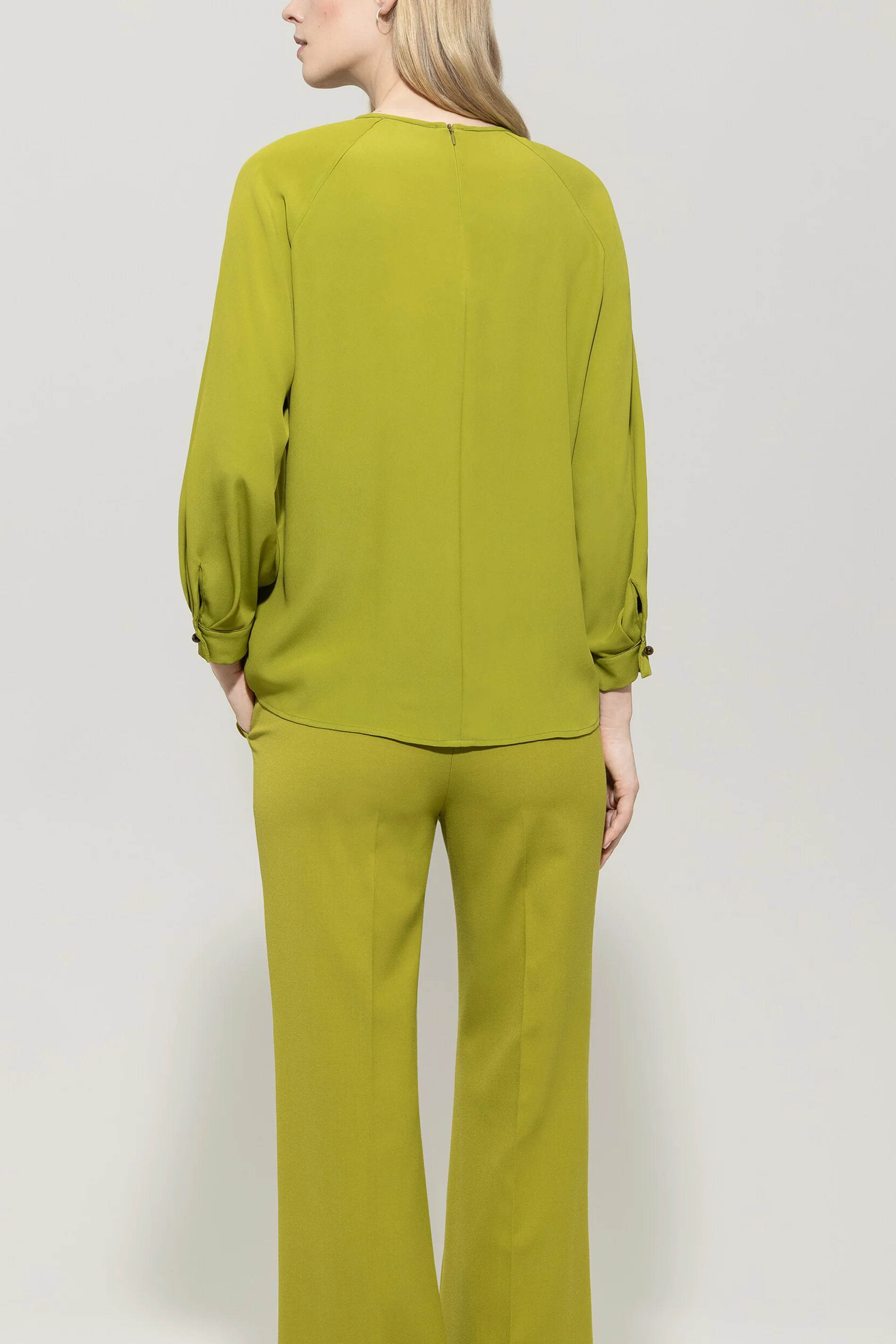Blusenshirt aus Seiden-Mix - acid green - Standard - Image 3