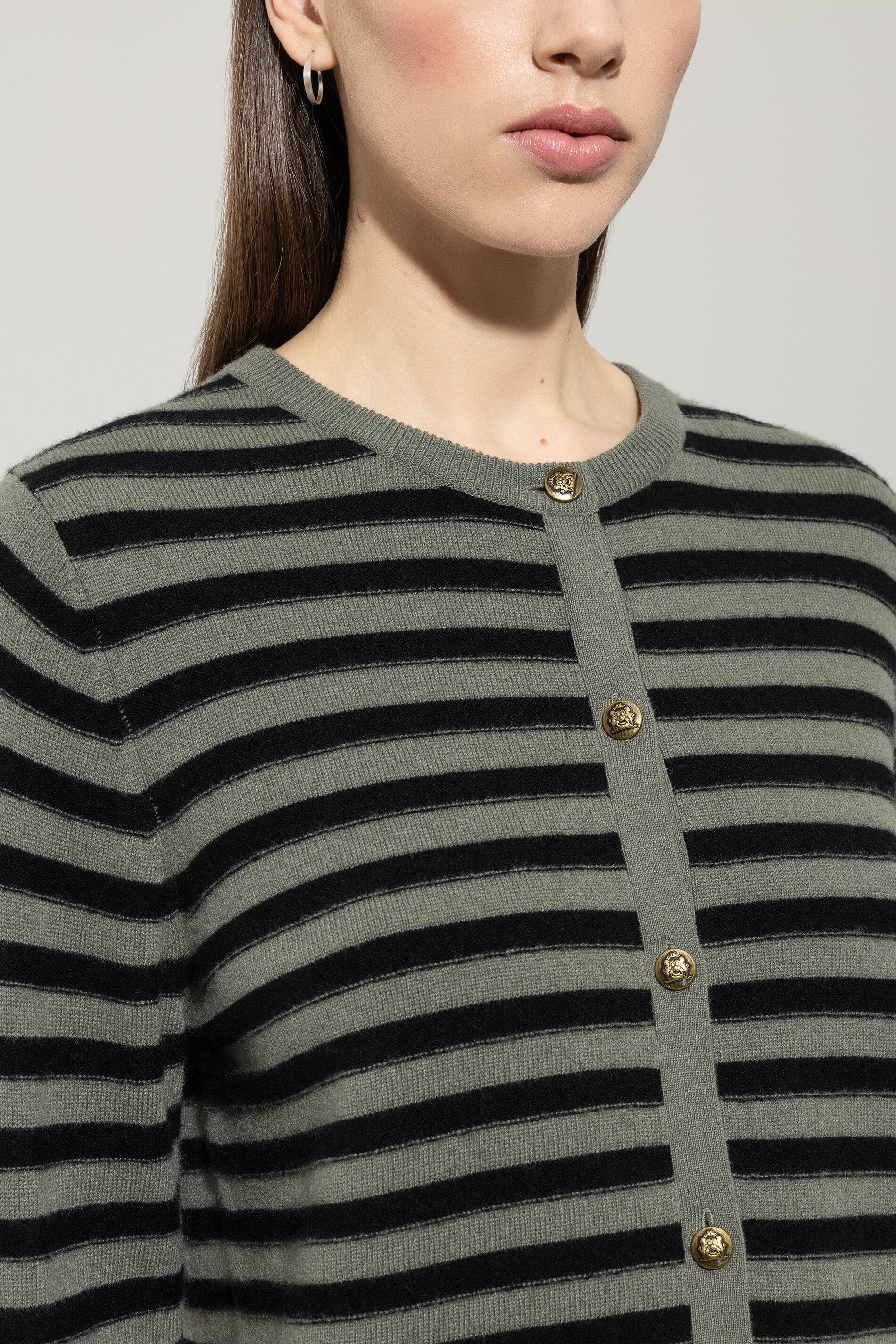 Cardigan aus Kaschmir-Mix - cool khaki / deep black - Standard - Image 4