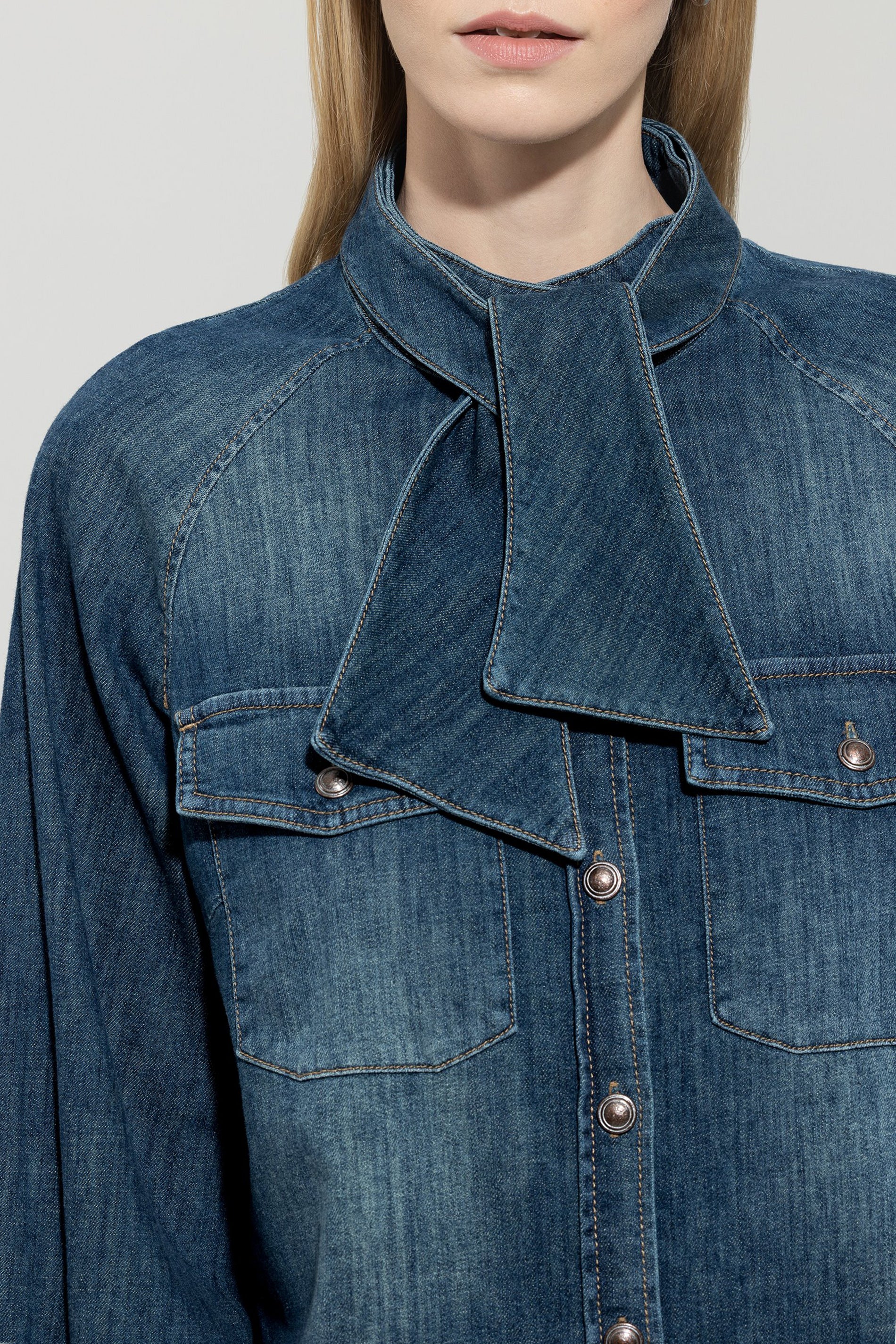 Denim-Bluse mit Schluppe - denim blue - Standard - Image 4
