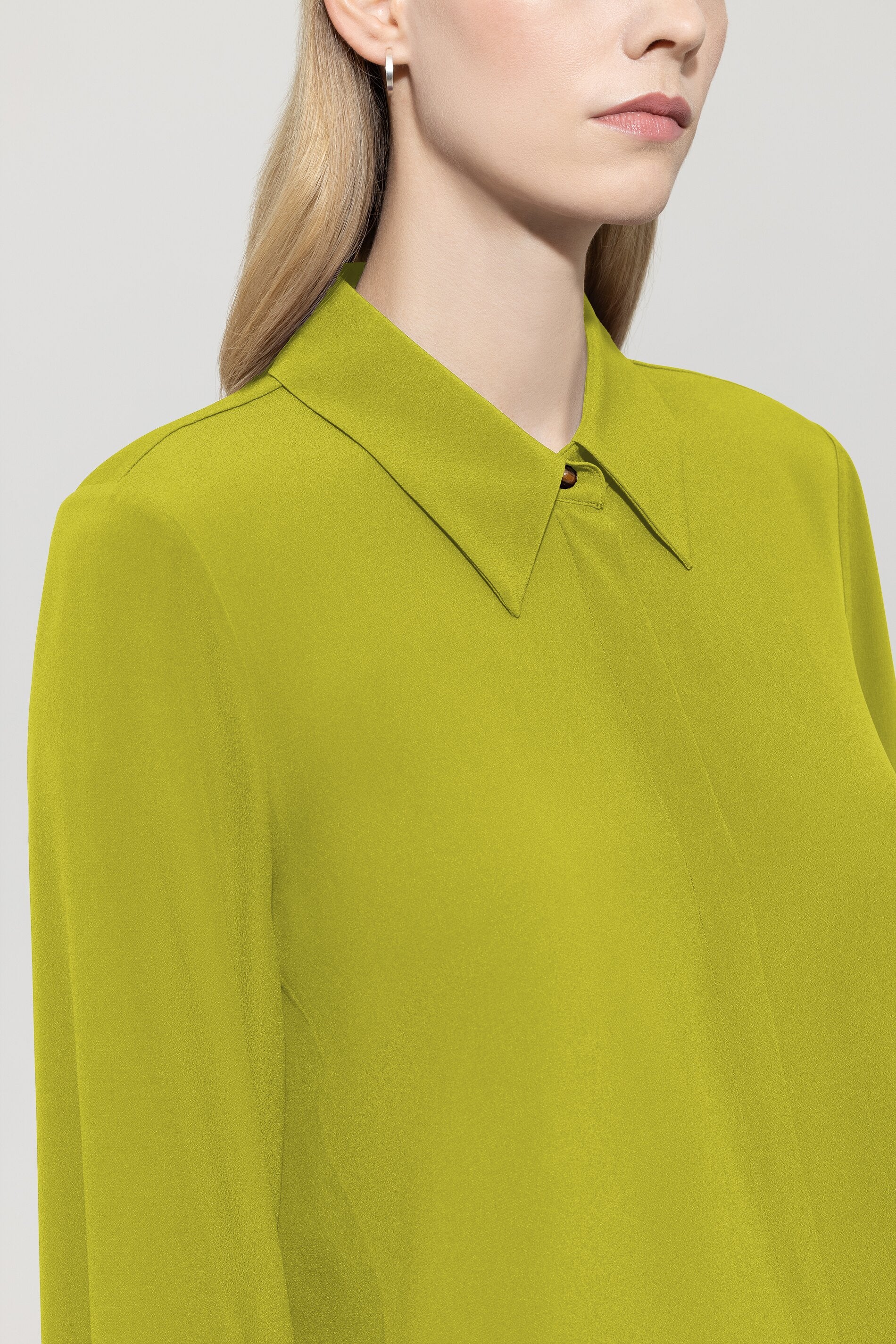 Hemdbluse aus Seiden-Mix - acid green - Standard - Image 4