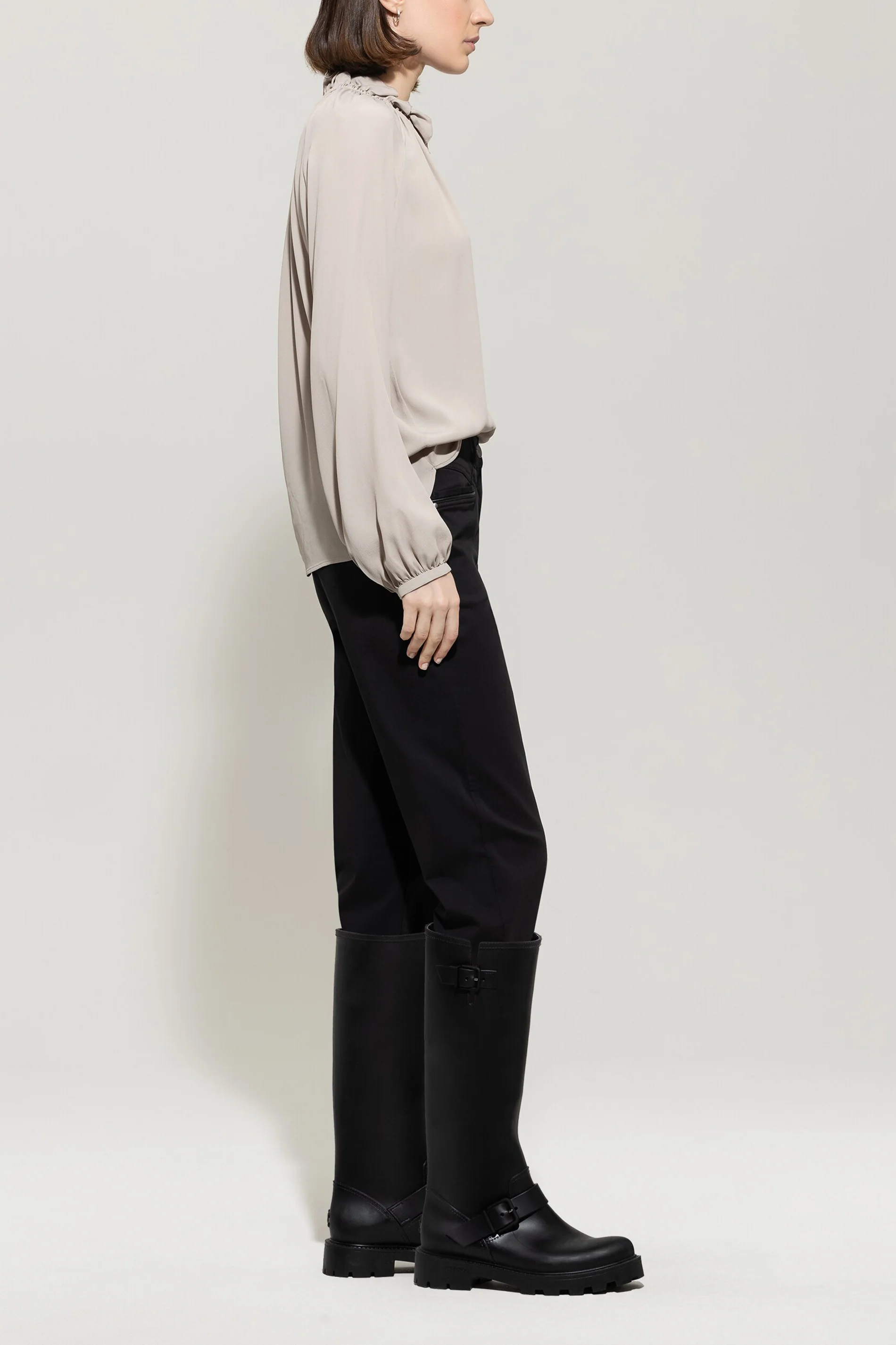 High-Stretch-Tapered-Denim - deep black - Standard - Image 2