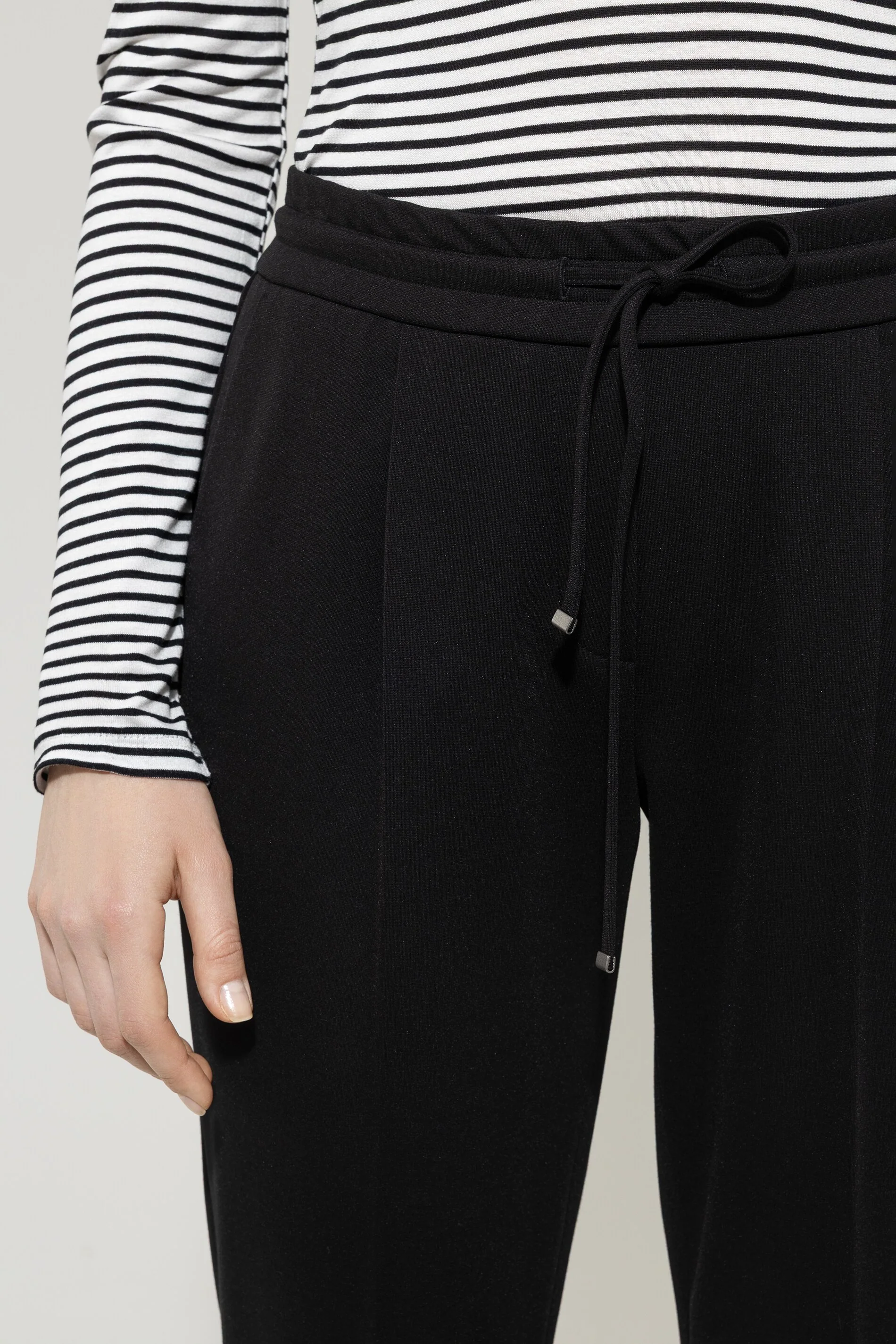 Joggpants aus Punto-Milano - deep black - Standard - Image 4