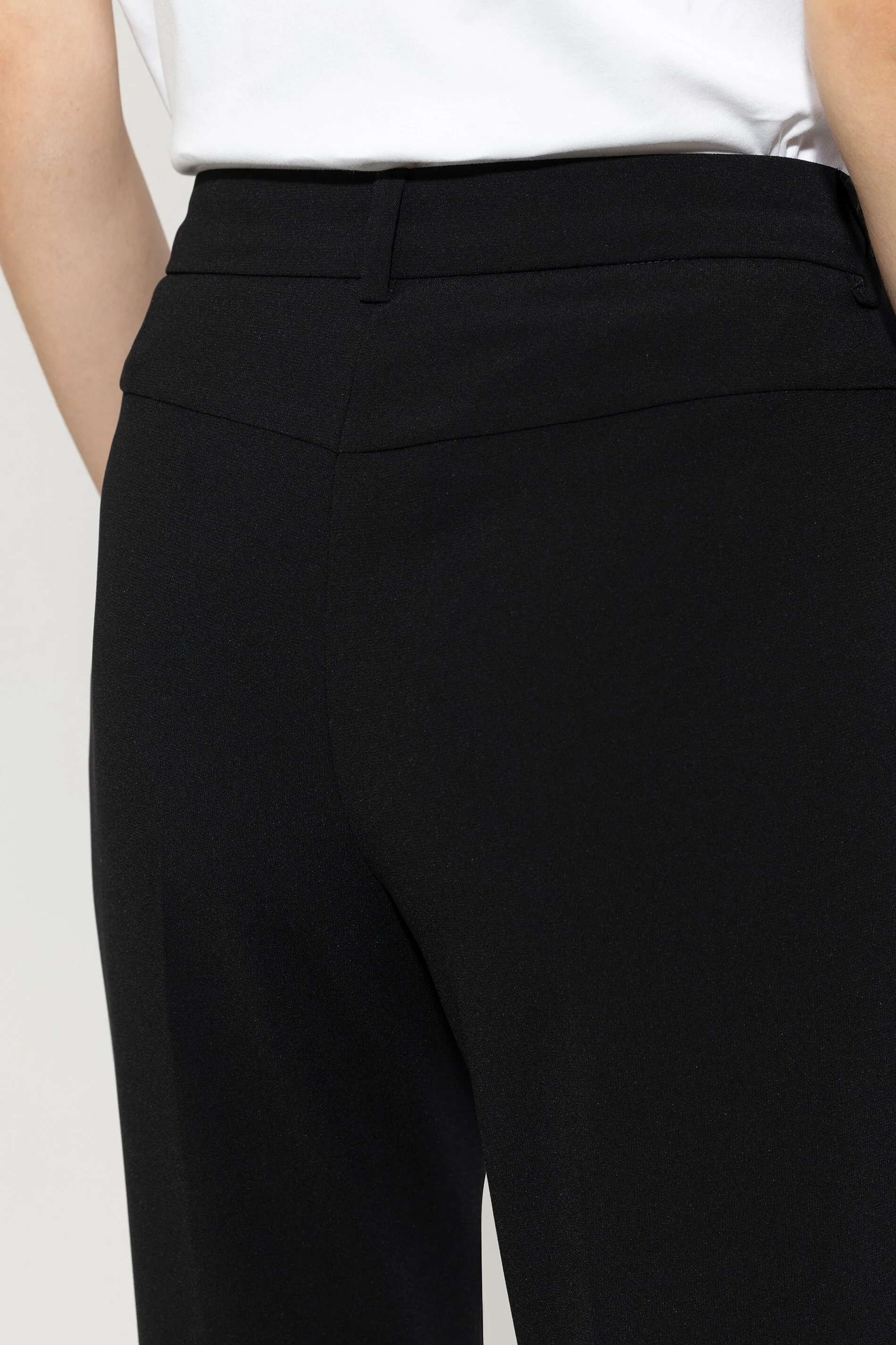 Pants aus Techno Sablé - black - Standard - Image 4
