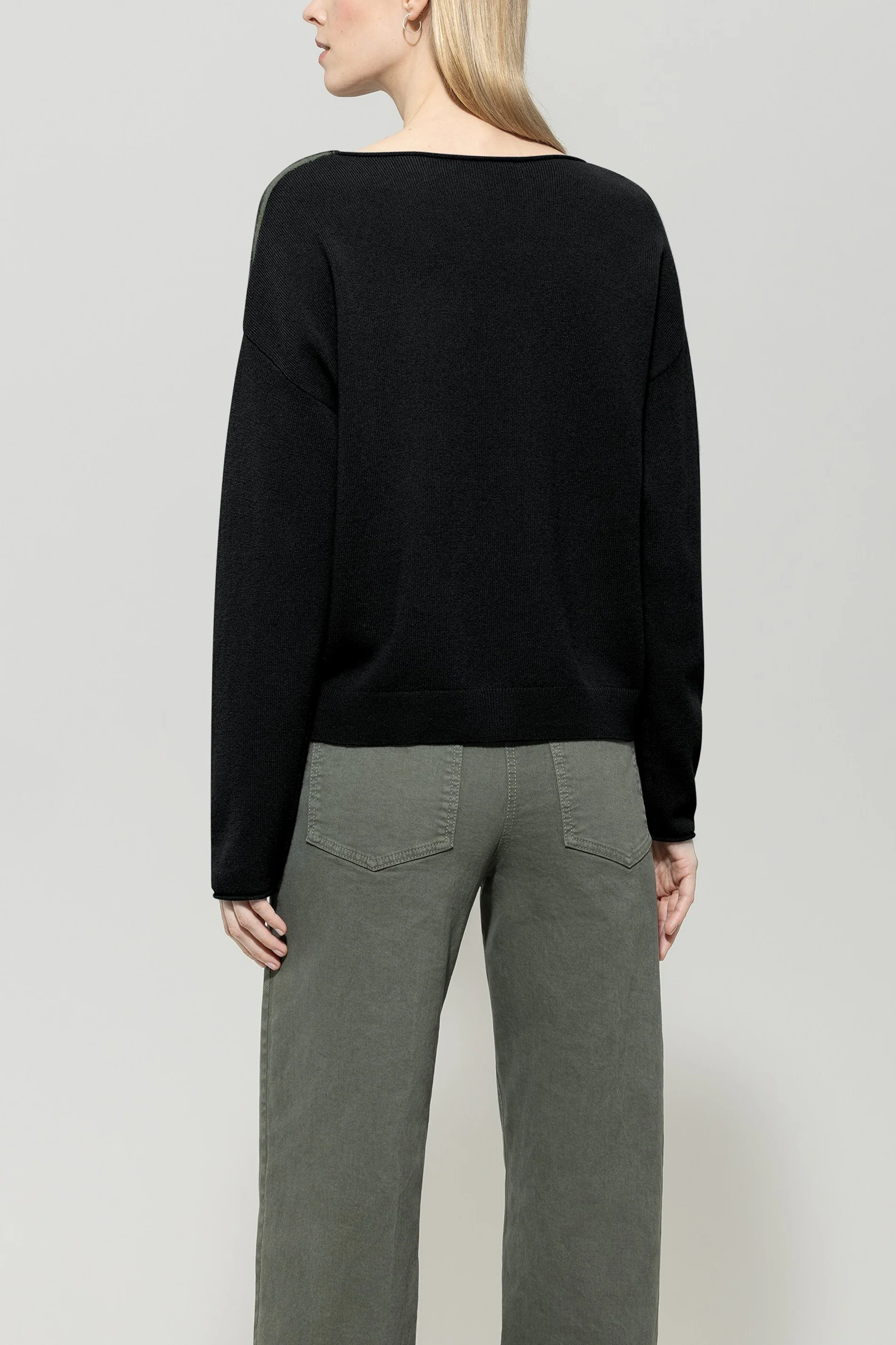 Pullover aus Kaschmir-Mix - deep black / cool khaki - Standard - Image 3