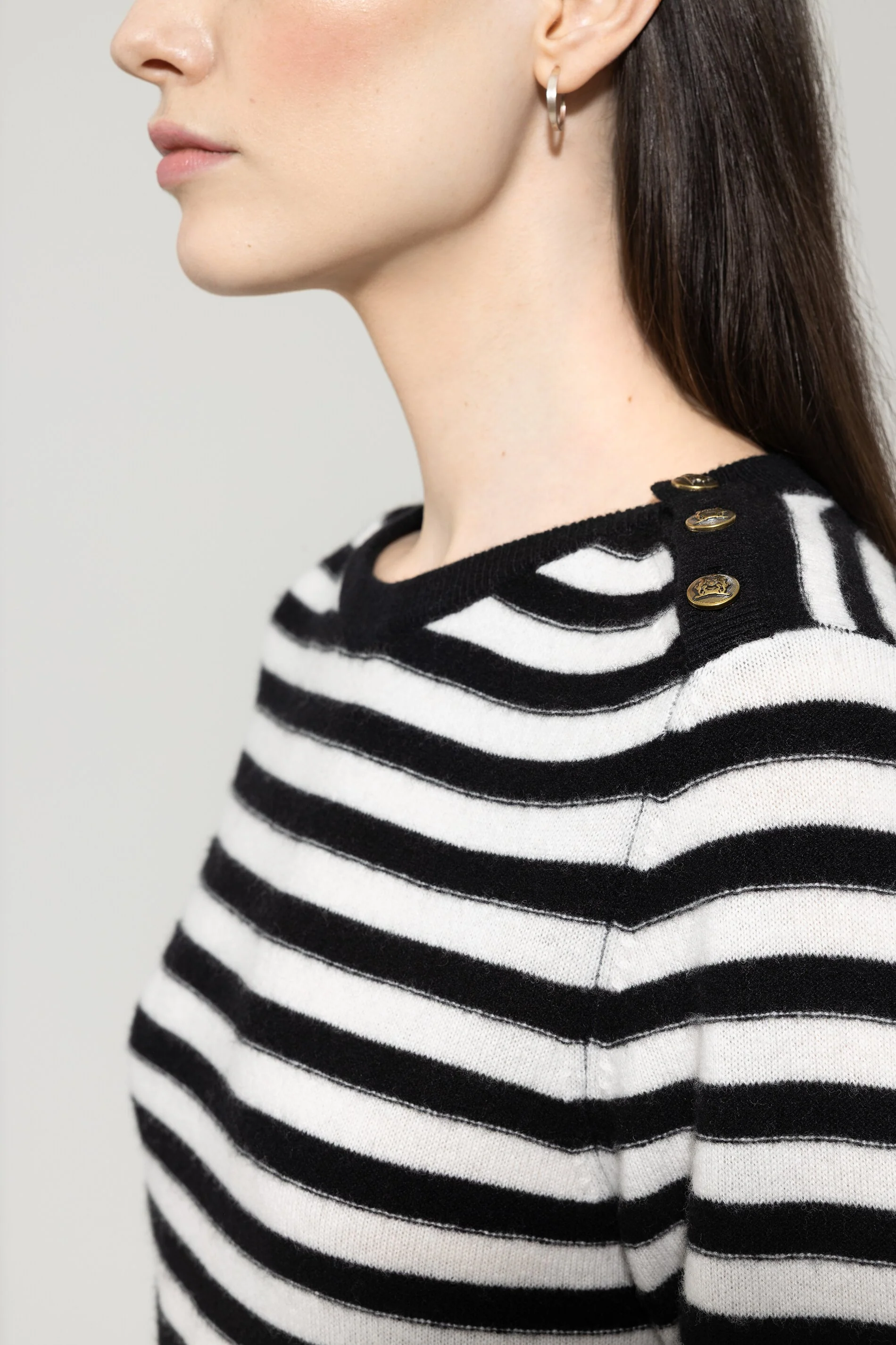 Pullover aus Kaschmir-Mix - deep black / off-white - Standard - Image 4
