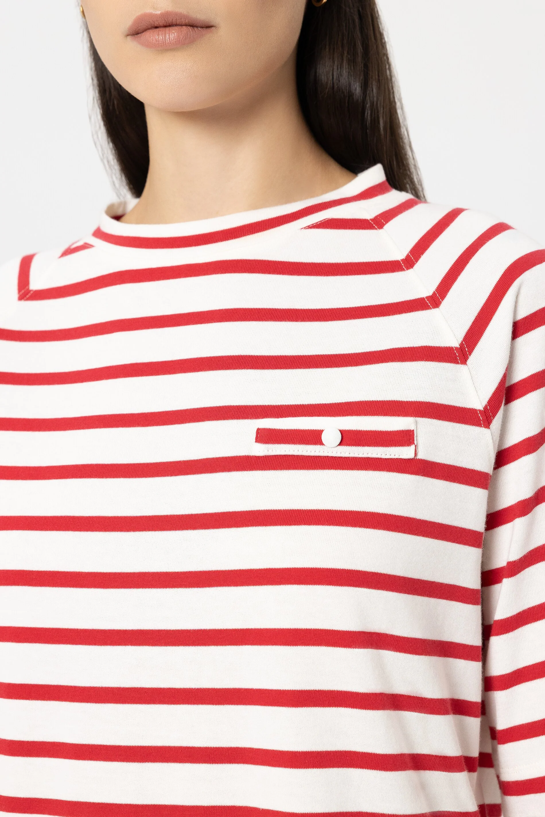 Ringel-Shirt mit Knopf-Detail - cherry red / cream - Standard - Image 4