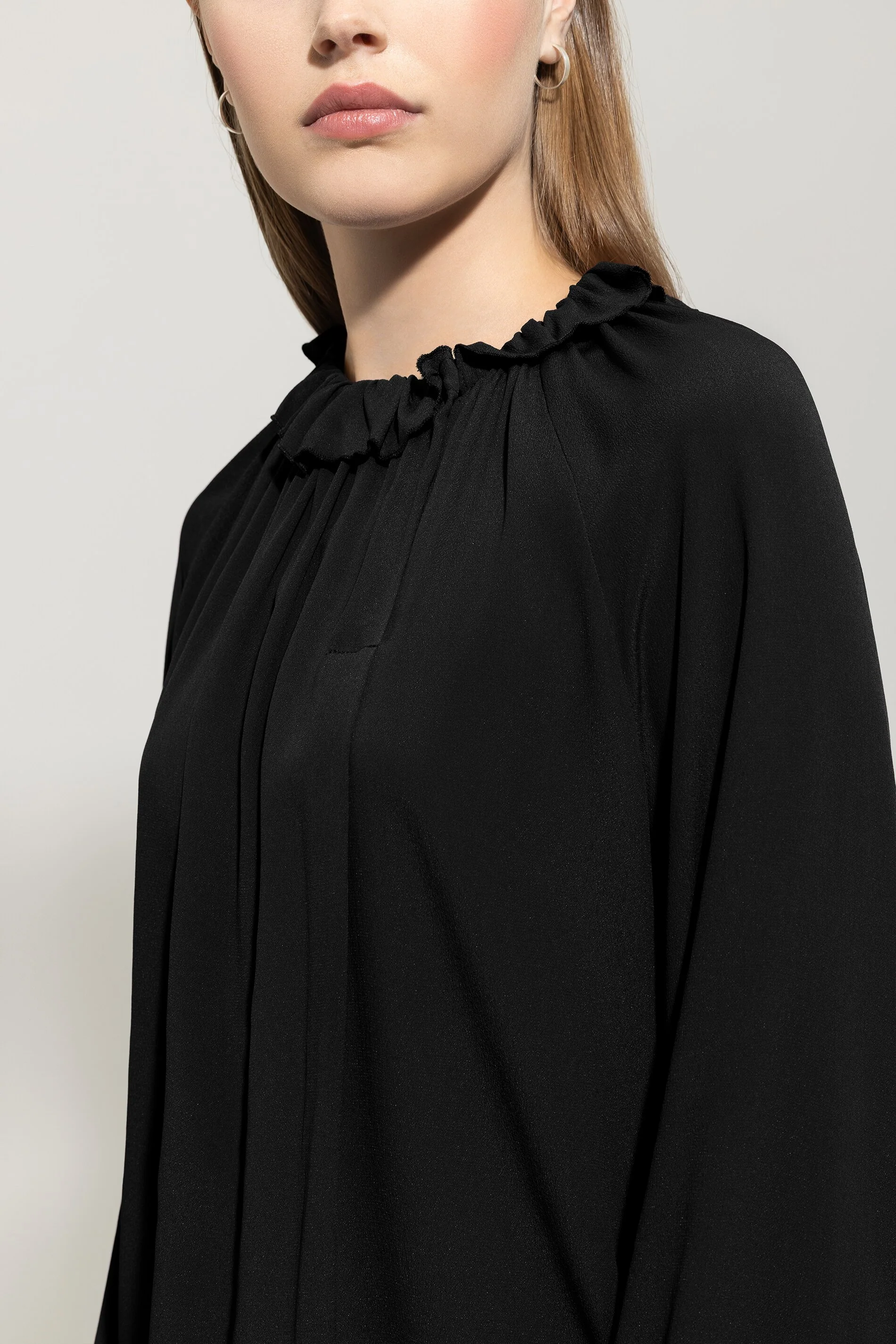 Rüschenbluse aus Seiden-Mix - deep black - Standard - Image 4