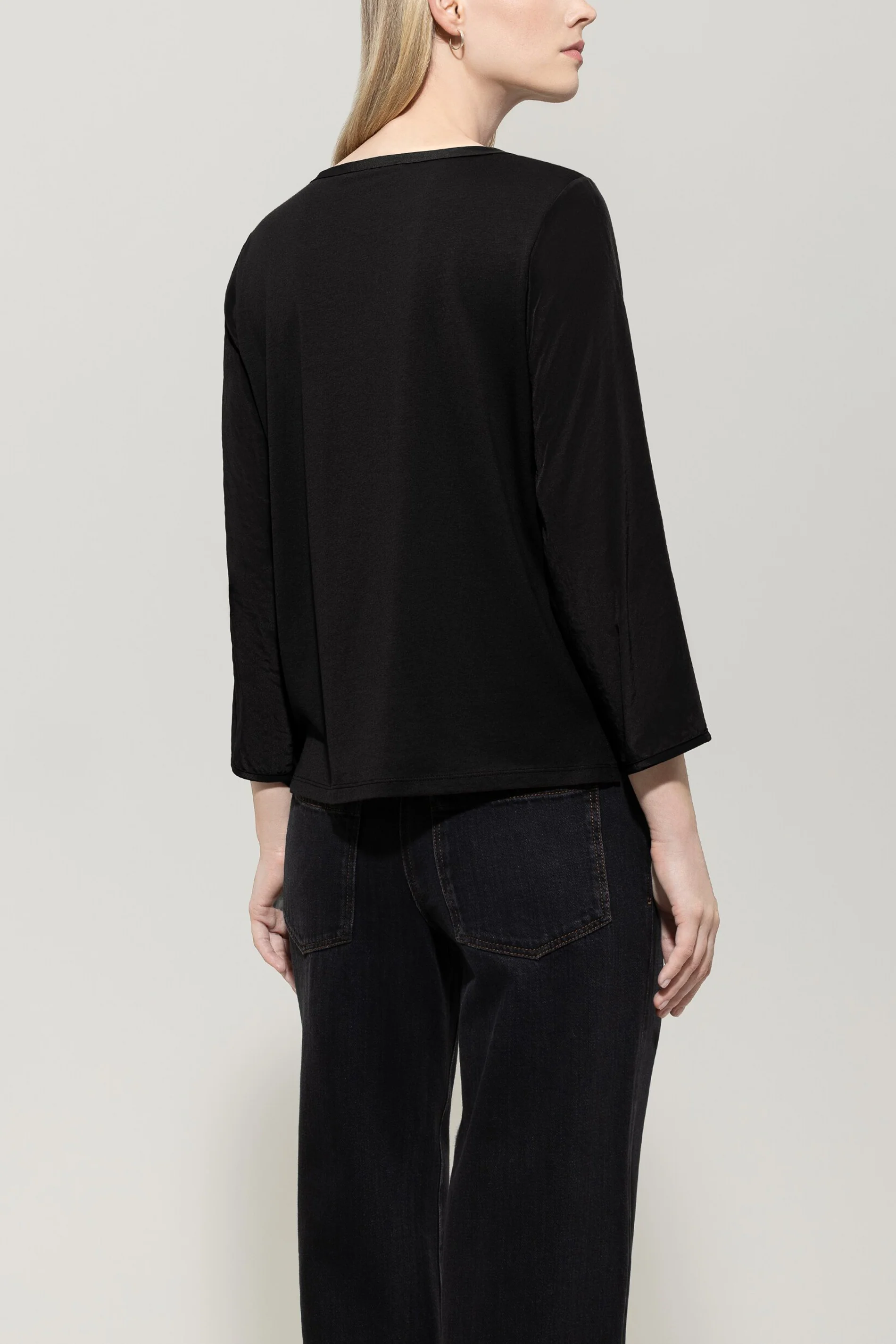 Shirt mit Rücken-Patch - deep black - Standard - Image 3