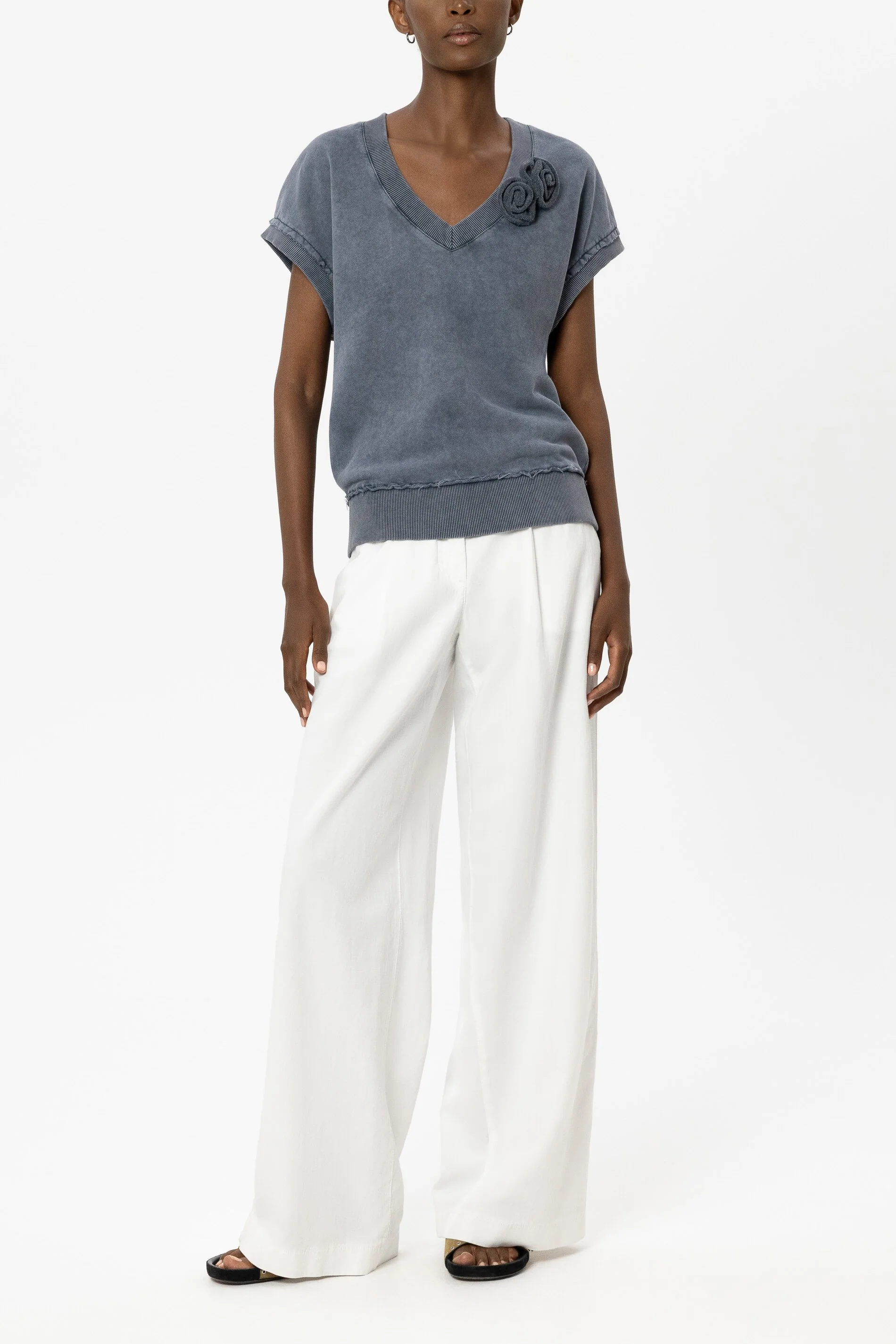 V-Neck-Sweatshirt - tinted blue - Standard