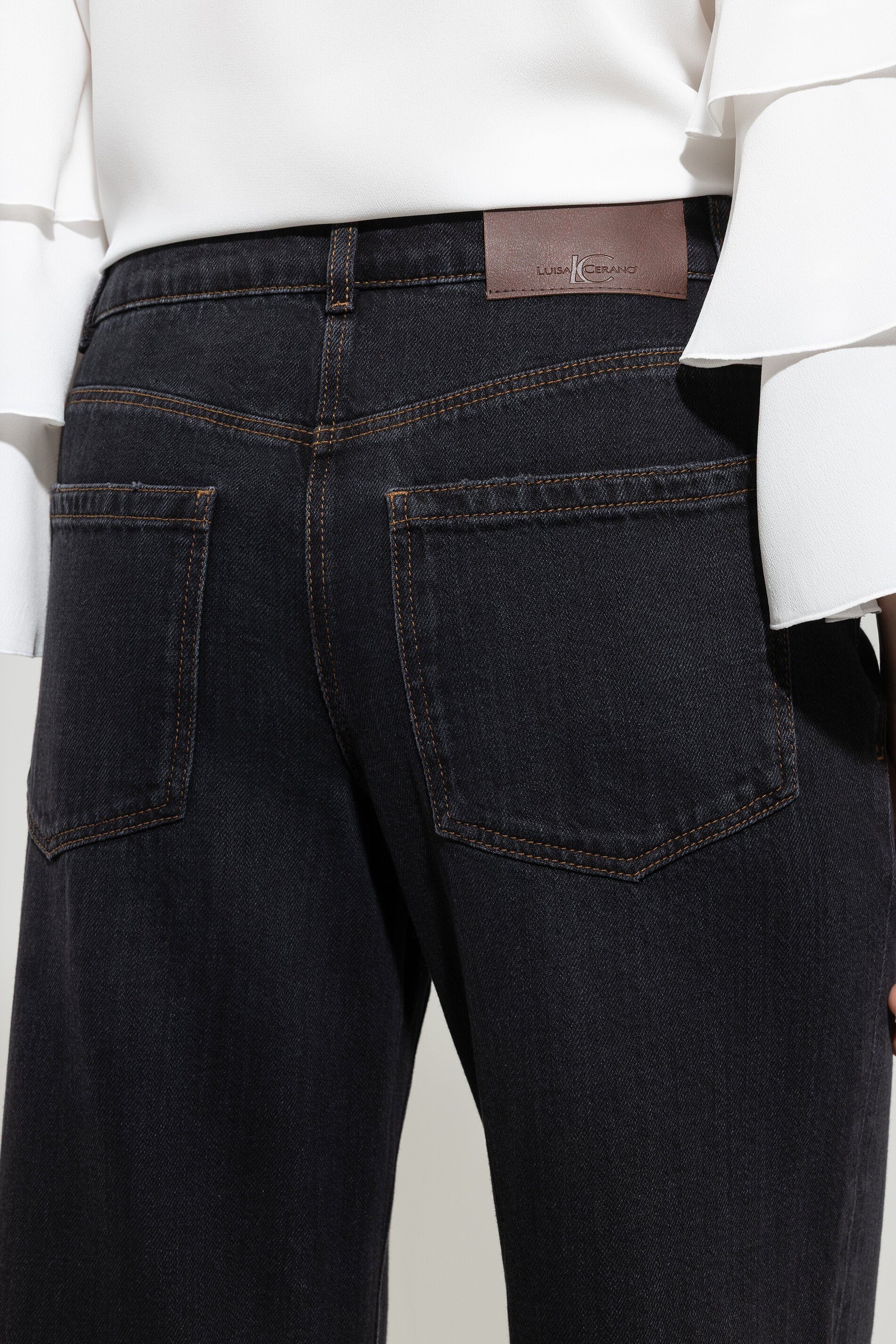 Wideleg-Black-Denim - deep black - lange Version - Image 4